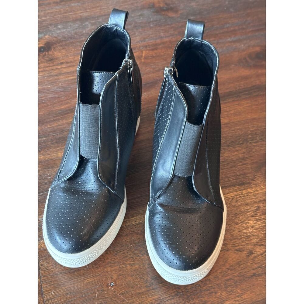 Wanted Womens Black heeled wedge ankle bootie